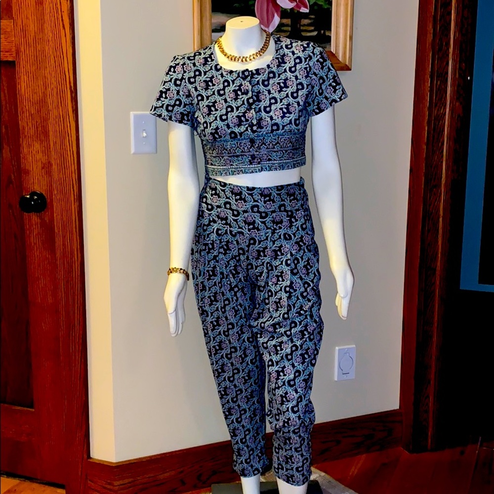 BYER TOO! Two piece cropped outfit. Size 5